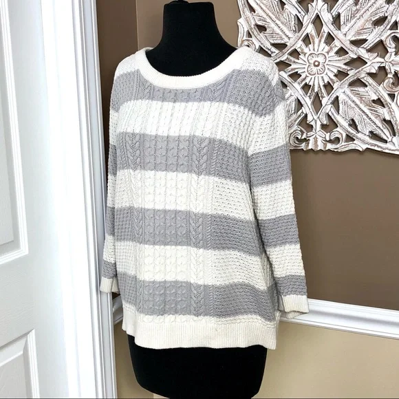 ⭐️ Lands End Gray and White Striped Cable Knit Sweater Size LARGE - Picture 10 of 12